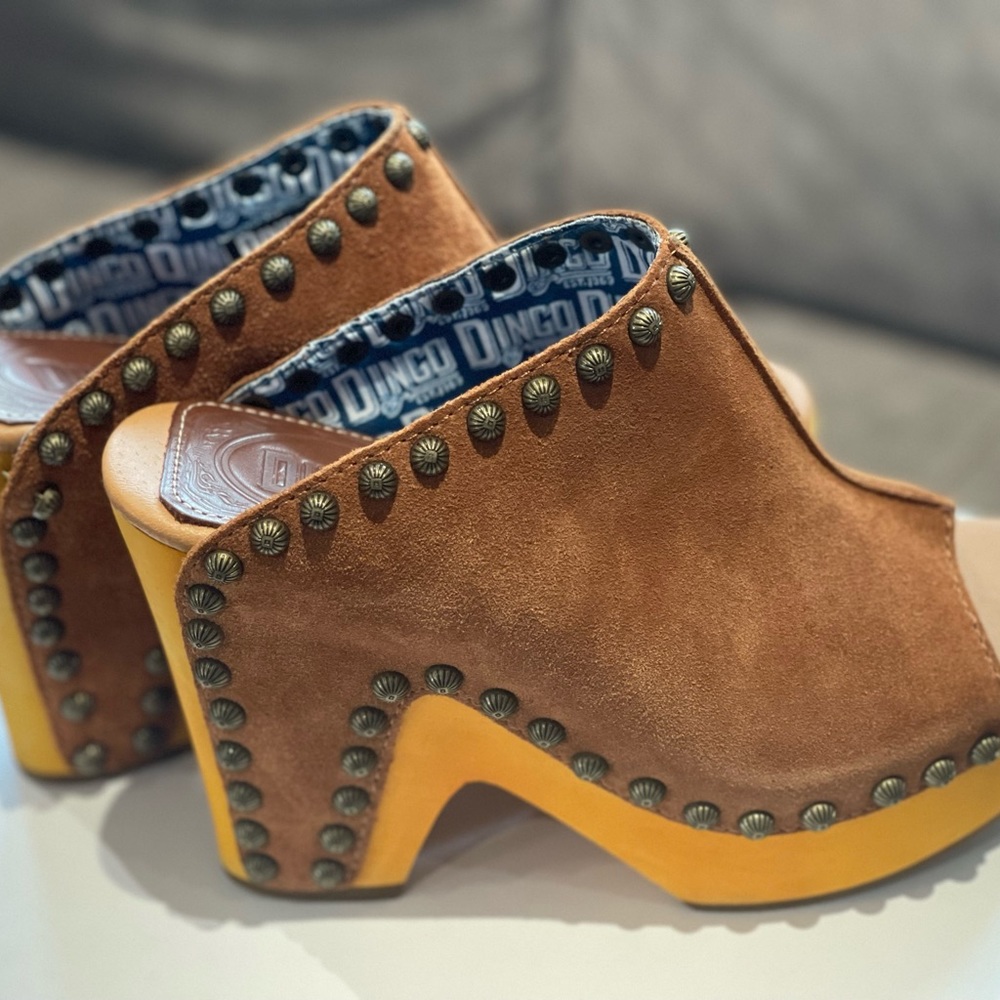 Dingo Peace N Love Clogs NWOT
